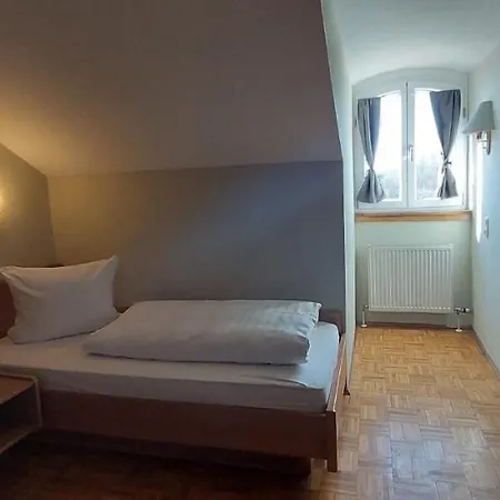 Hotel-restaurant Kreuzhuber Отель Neuburg am Inn