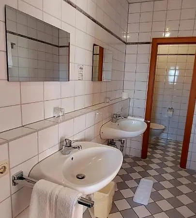 Отель Hotel-restaurant Kreuzhuber Neuburg am Inn