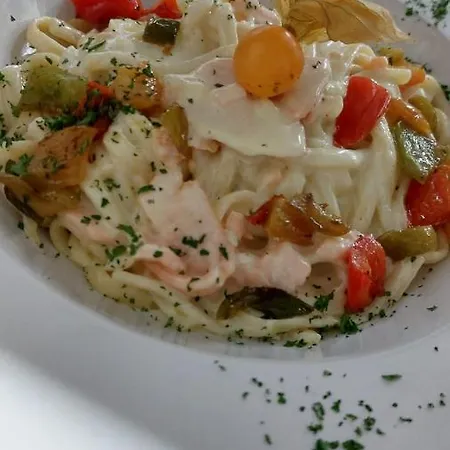 Отель Hotel-restaurant Kreuzhuber Neuburg am Inn