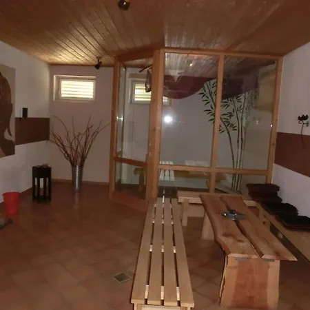 Отель Hotel-restaurant Kreuzhuber Neuburg am Inn